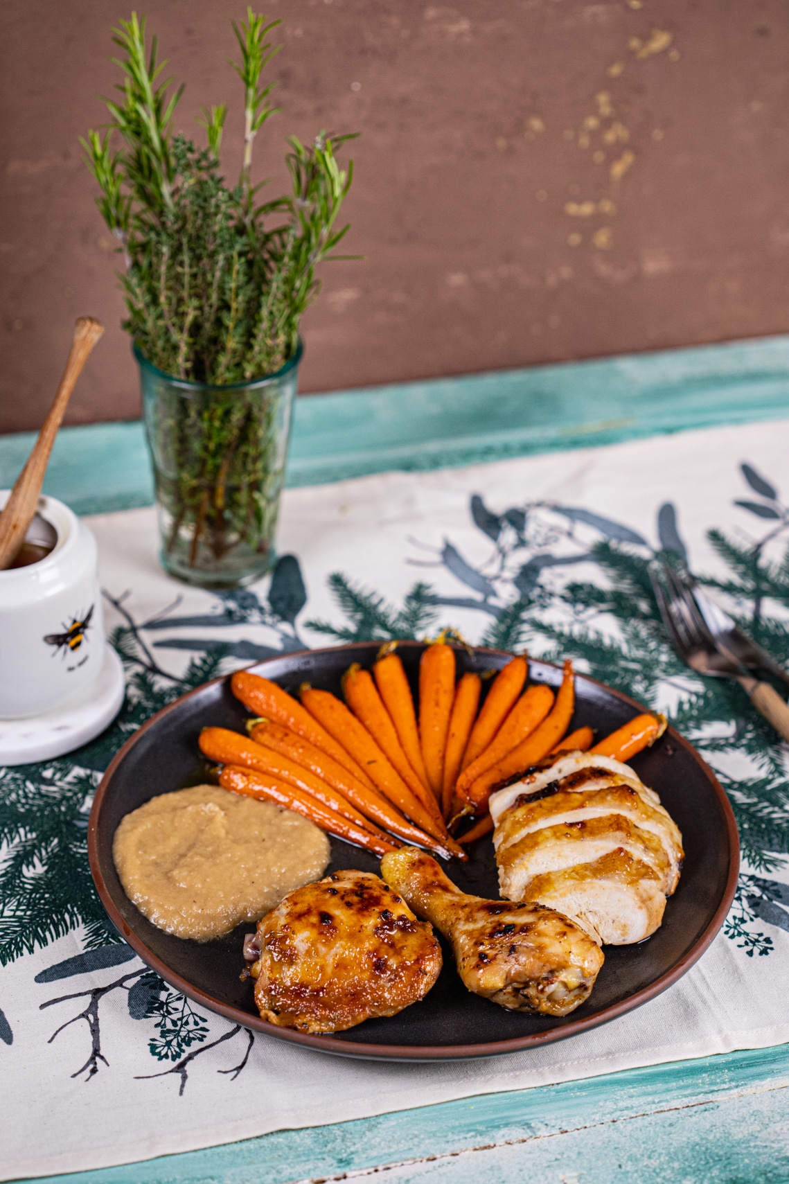 Mandarinos csirke karamellizált bébirépával és hagymapürével